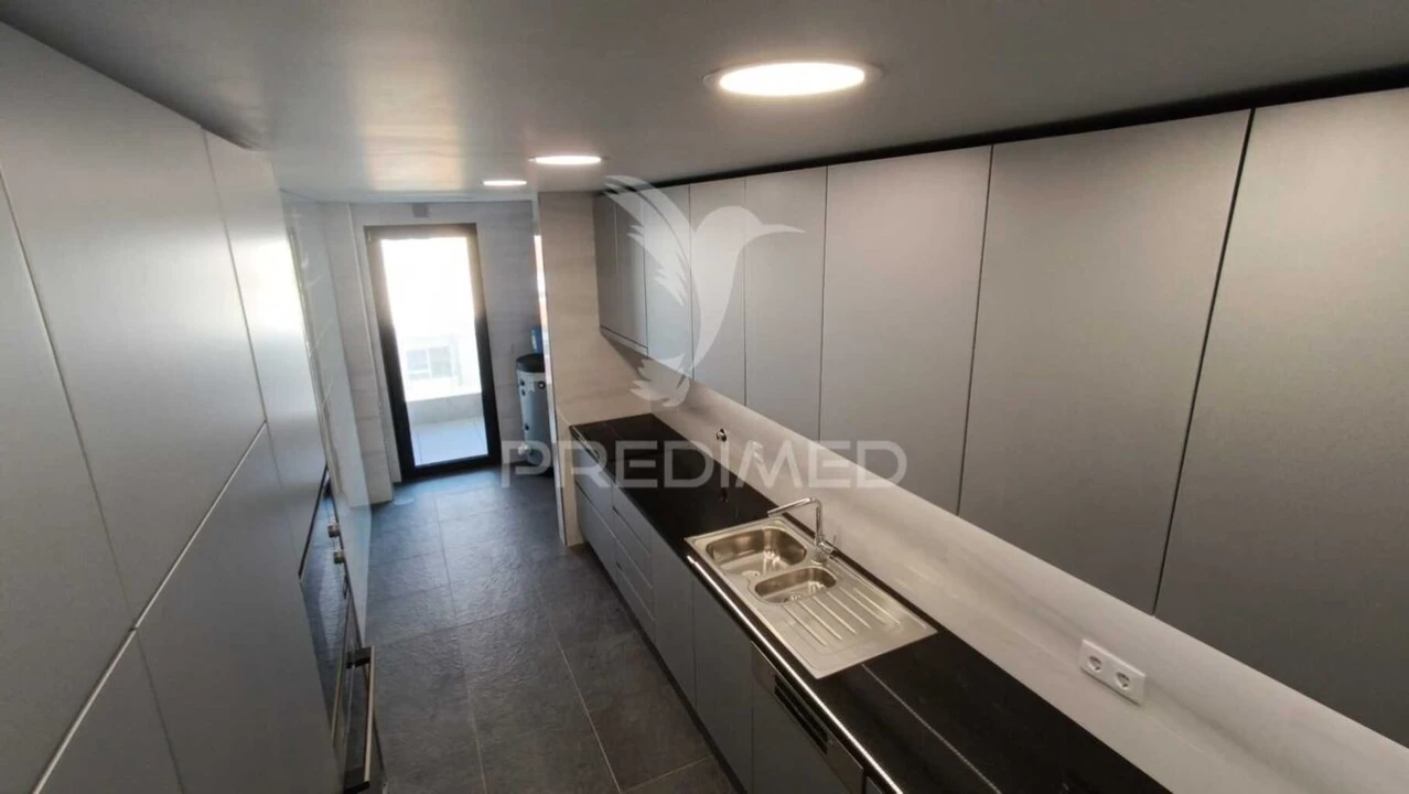 Apartamento T3 para Venda em Cedofeita, Santo Ildefonso, Sé, Miragaia, São Nicolau e Vitória Foto 3