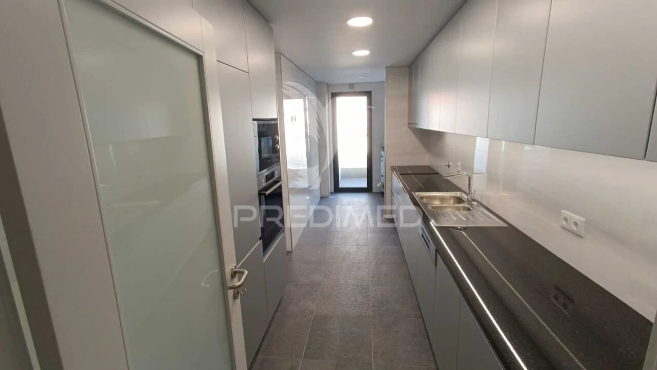 Apartamento T3 para Venda em Cedofeita, Santo Ildefonso, Sé, Miragaia, São Nicolau e Vitória Foto 4