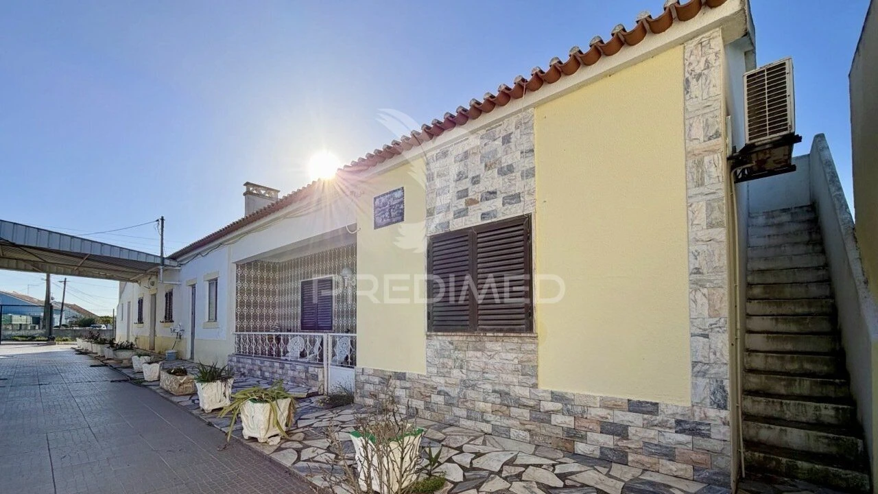 Moradia T4 para Venda em Atalaia e Alto Estanqueiro-Jardia Foto 2