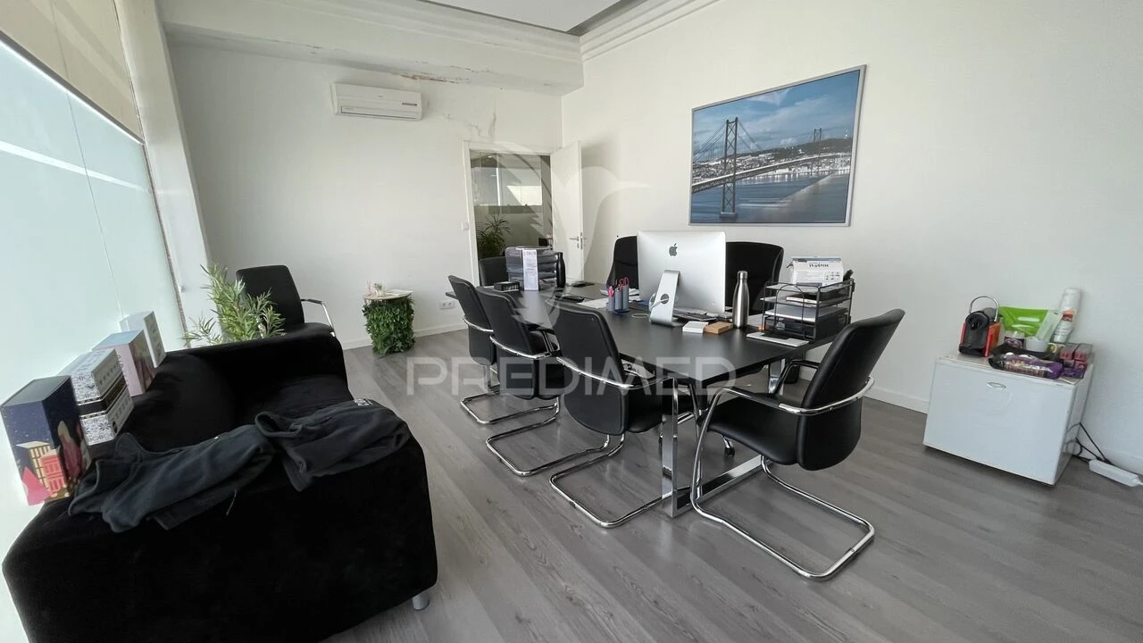 Loja para Venda em Almada, Cova da Piedade, Pragal e Cacilhas Foto 2