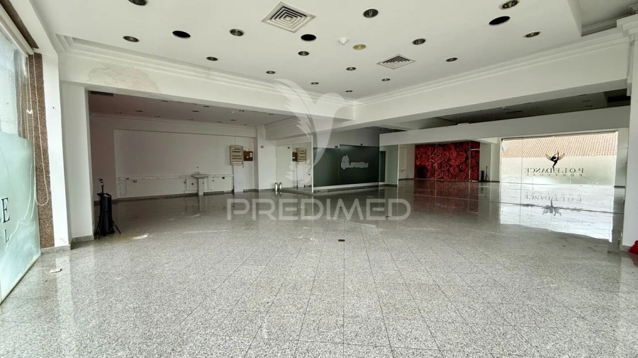 Loja para Venda em Almada, Cova da Piedade, Pragal e Cacilhas Foto 4