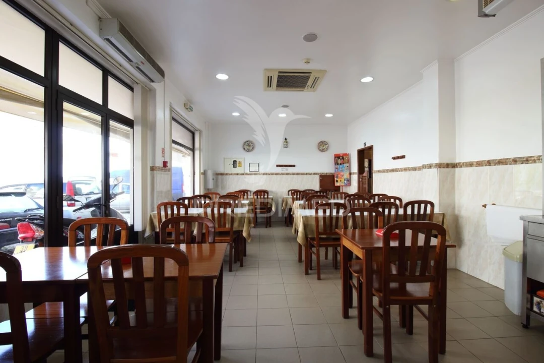 Loja para Venda em Almada, Cova da Piedade, Pragal e Cacilhas Foto 6