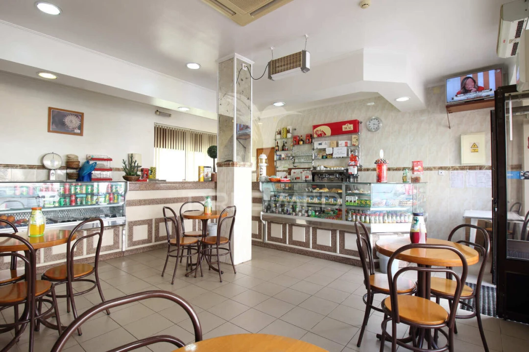 Loja para Venda em Almada, Cova da Piedade, Pragal e Cacilhas Foto 2