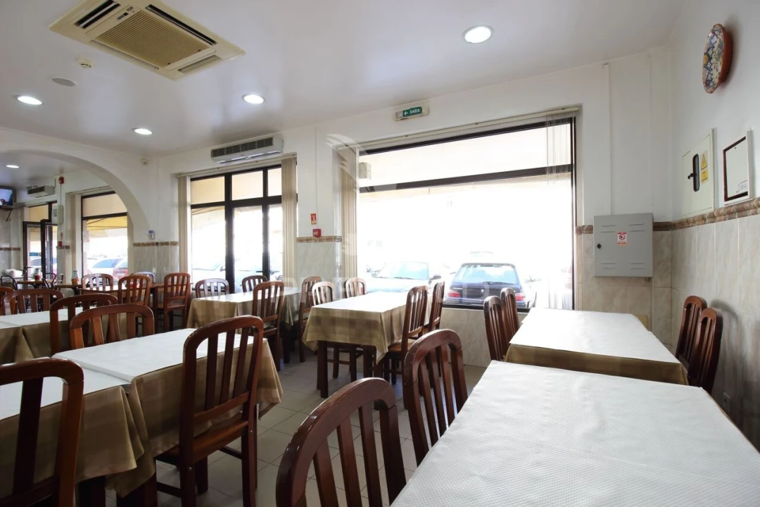 Loja para Venda em Almada, Cova da Piedade, Pragal e Cacilhas Foto 8