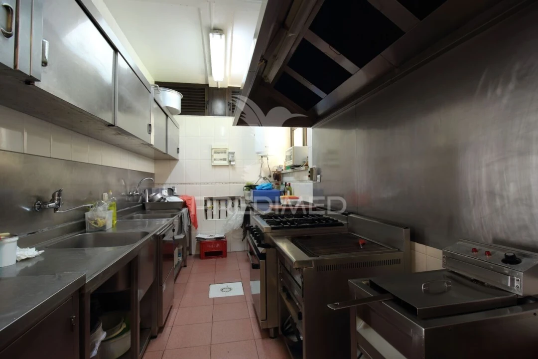 Loja para Venda em Almada, Cova da Piedade, Pragal e Cacilhas Foto 12