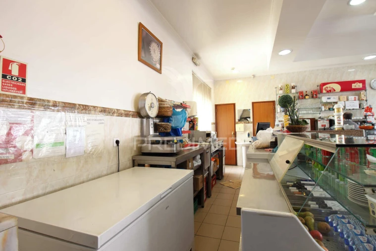 Loja para Venda em Almada, Cova da Piedade, Pragal e Cacilhas Foto 16