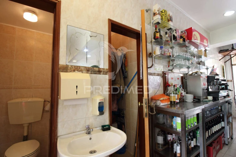 Loja para Venda em Almada, Cova da Piedade, Pragal e Cacilhas Foto 20
