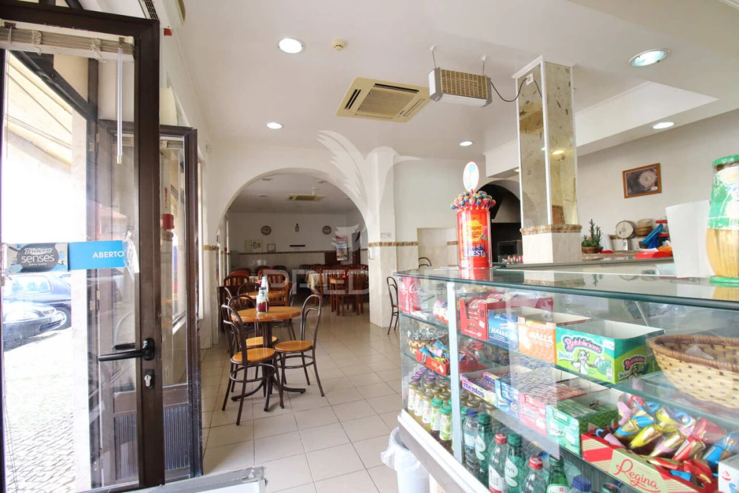 Loja para Venda em Almada, Cova da Piedade, Pragal e Cacilhas Foto 3