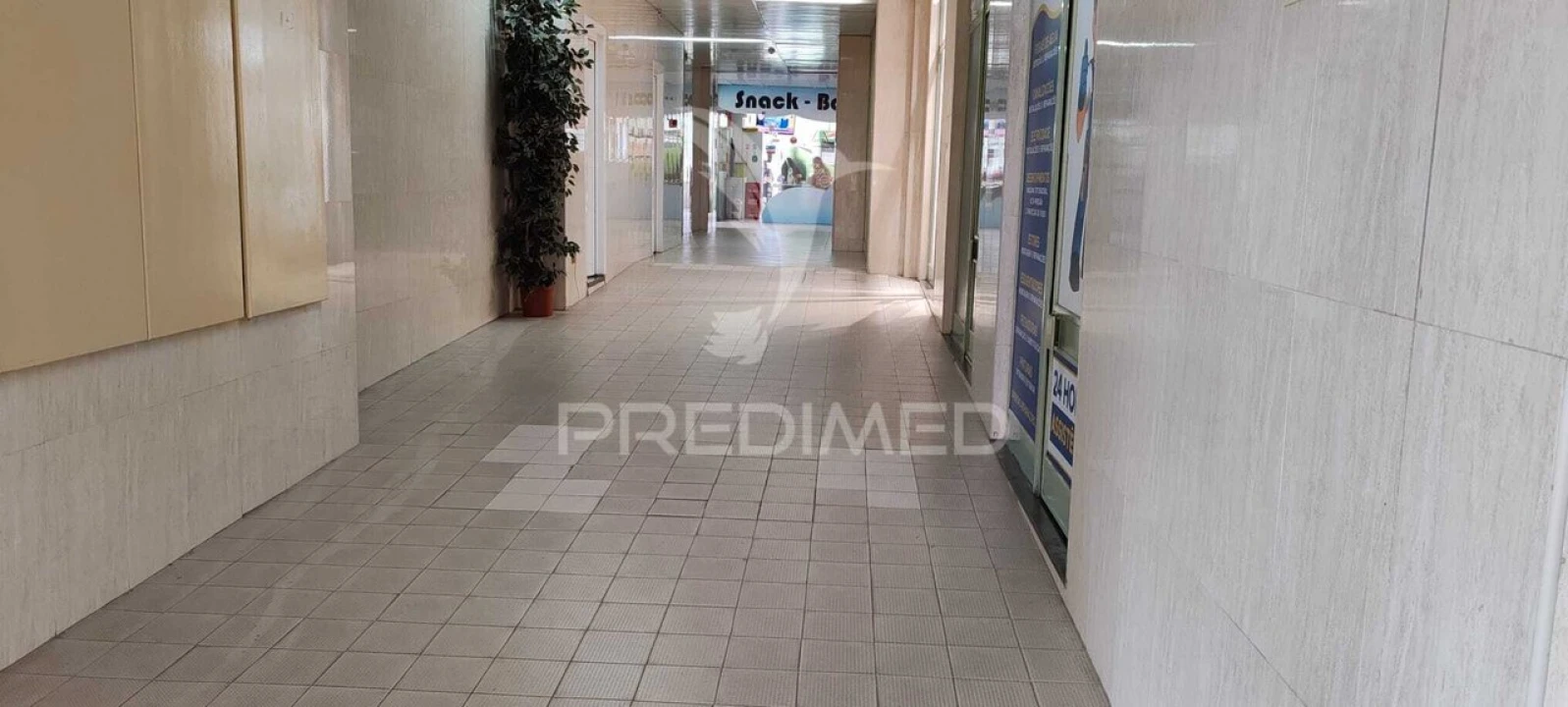 Loja para Venda em Santo António dos Cavaleiros e Frielas Foto 1