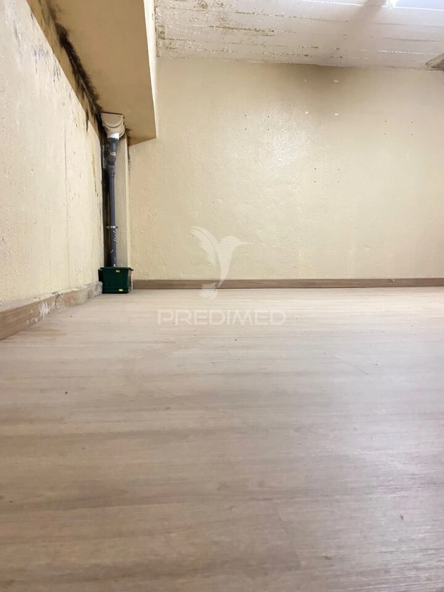 Loja para Venda em Santo António dos Cavaleiros e Frielas Foto 4