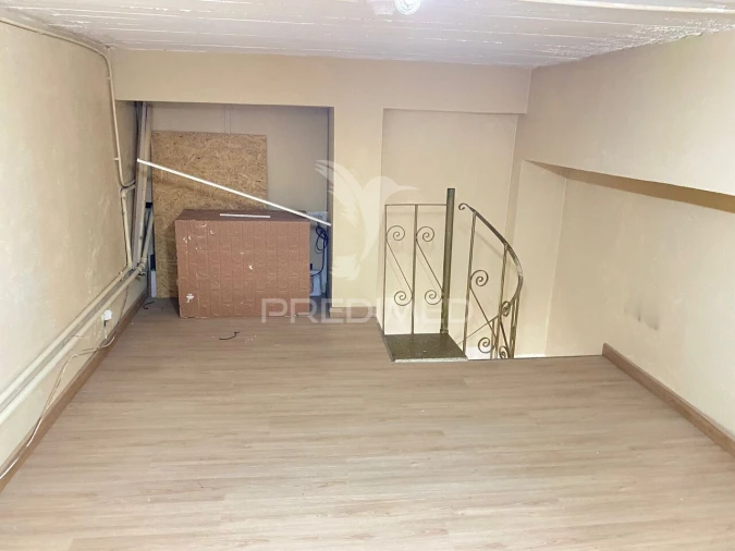 Loja para Venda em Santo António dos Cavaleiros e Frielas Foto 7