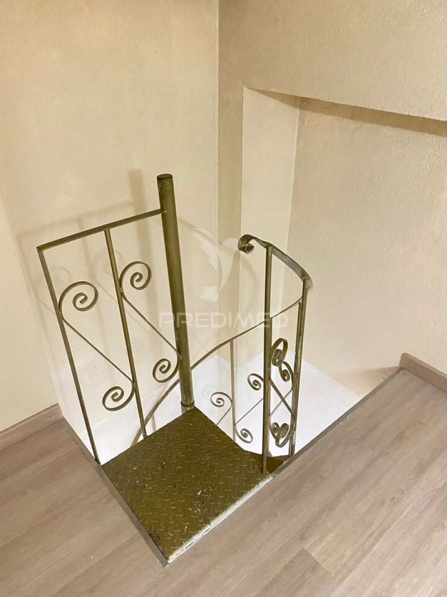 Loja para Venda em Santo António dos Cavaleiros e Frielas Foto 2