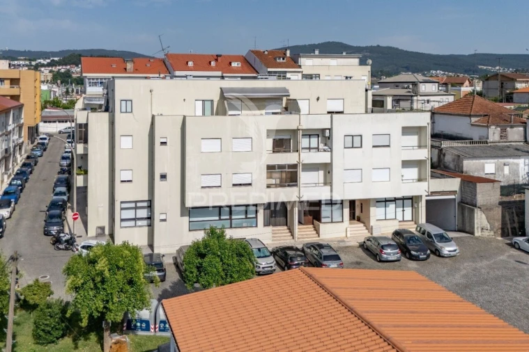 Apartamento T3 para Venda em Ferreiros e Gondizalves Foto 36