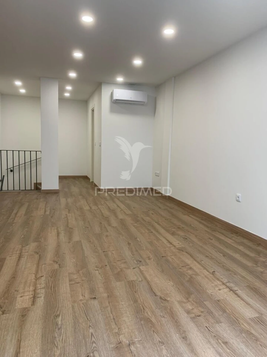 Apartamento T2 para Venda em Cedofeita, Santo Ildefonso, Sé, Miragaia, São Nicolau e Vitória Foto 3