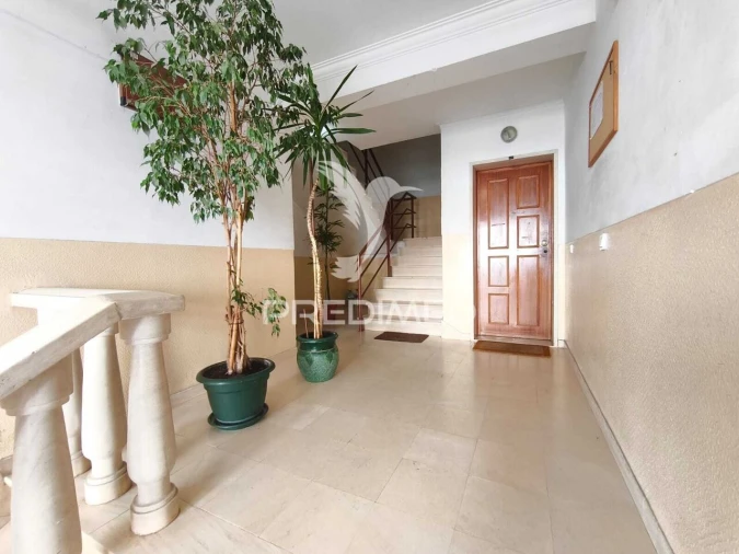 Apartamento T2 para Venda em Queluz e Belas Foto 2