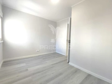 Apartamento T3 para Venda em Laranjeiro e Feijó