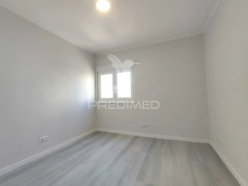 Apartamento T3 para Venda em Laranjeiro e Feijó