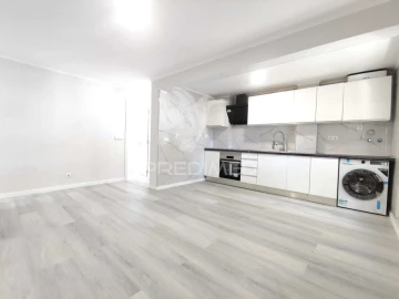 Apartamento T3 para Venda em Laranjeiro e Feijó