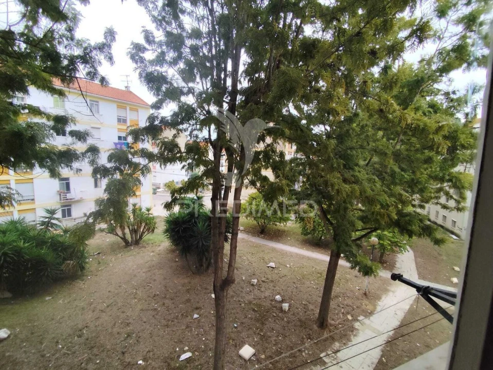 Apartamento T3 para Venda em Laranjeiro e Feijó Foto 2