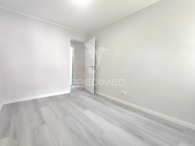 Apartamento T3 para Venda em Laranjeiro e Feijó Foto 31