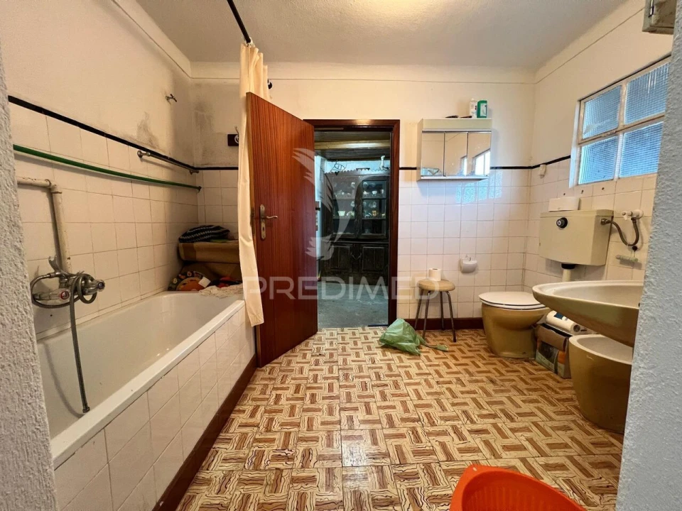 Moradia T6 para Venda em Candoso e Carvalho de Egas Foto 11