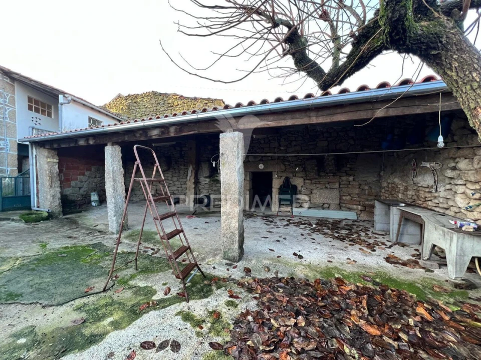 Moradia T6 para Venda em Candoso e Carvalho de Egas Foto 22