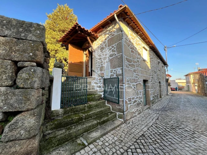 Moradia T6 para Venda em Candoso e Carvalho de Egas Foto 3