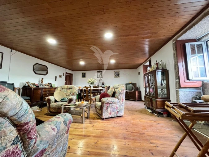 Moradia T6 para Venda em Candoso e Carvalho de Egas Foto 5