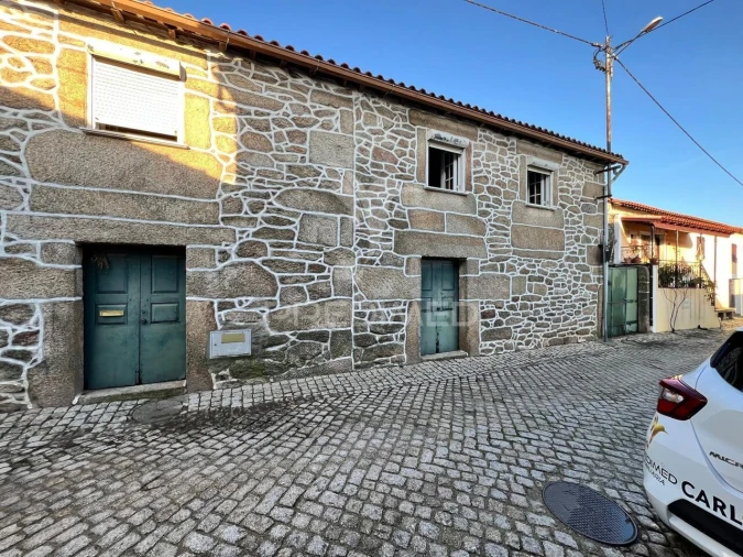 Moradia T6 para Venda em Candoso e Carvalho de Egas Foto 4