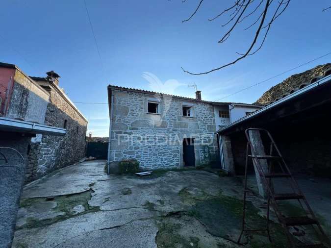 Moradia T6 para Venda em Candoso e Carvalho de Egas Foto 25