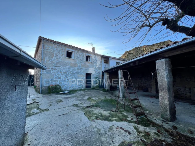 Moradia T6 para Venda em Candoso e Carvalho de Egas Foto 21