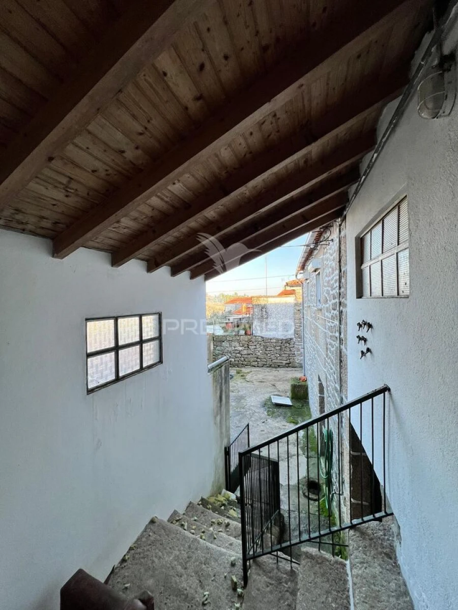 Moradia T6 para Venda em Candoso e Carvalho de Egas Foto 15