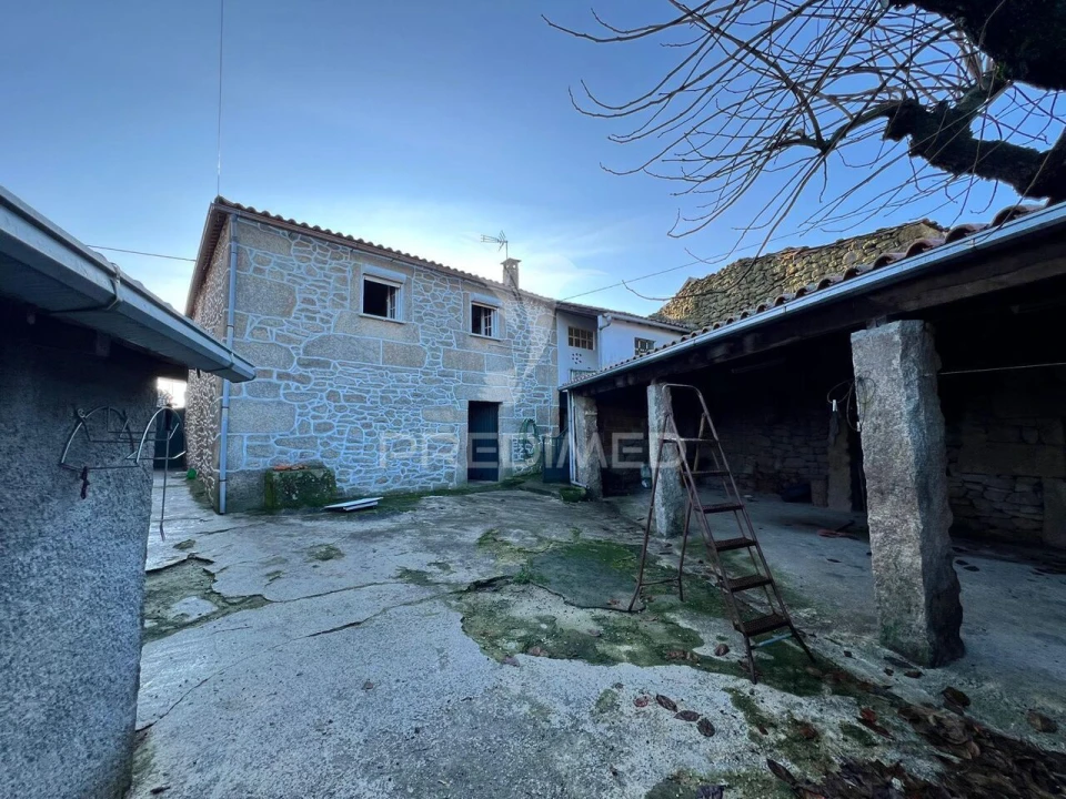 Moradia T6 para Venda em Candoso e Carvalho de Egas Foto 21