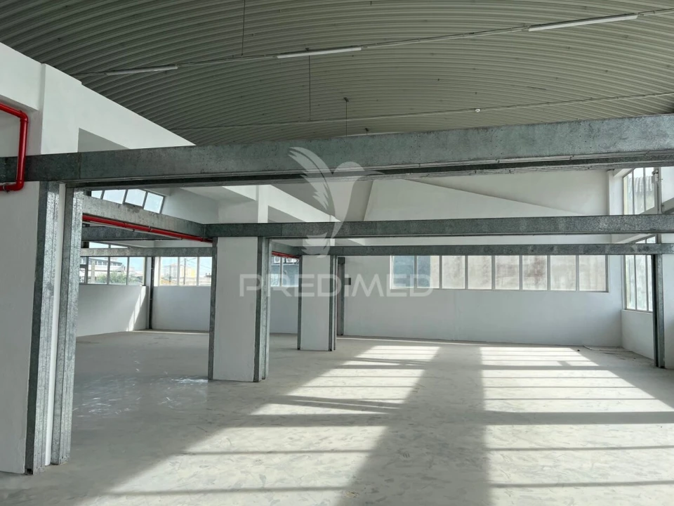 Armazém para Arrendamento em Sacavém e Prior Velho Foto 6