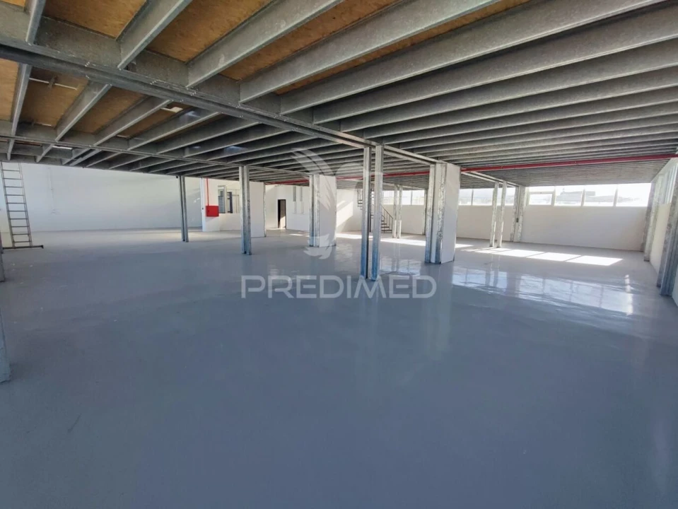 Armazém para Arrendamento em Sacavém e Prior Velho Foto 2