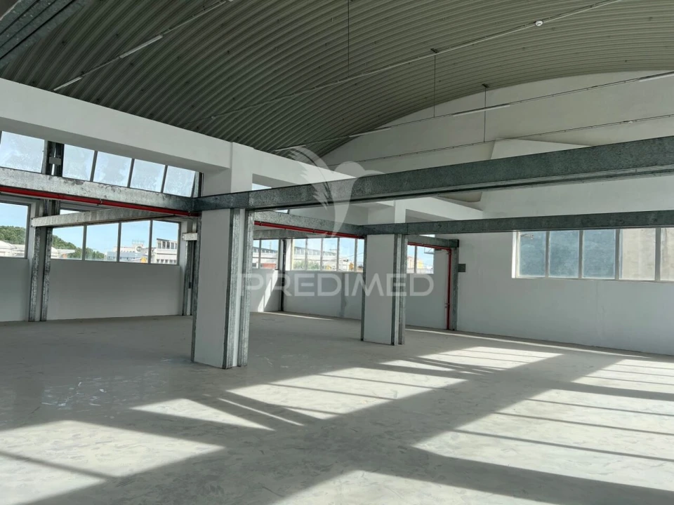 Armazém para Arrendamento em Sacavém e Prior Velho Foto 4