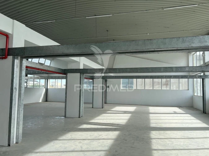 Armazém para Arrendamento em Sacavém e Prior Velho Foto 6