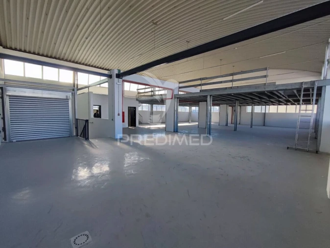 Armazém para Arrendamento em Sacavém e Prior Velho Foto 1