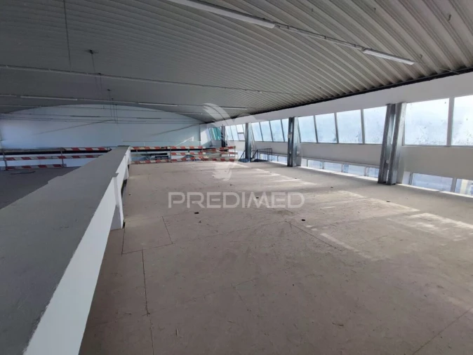 Armazém para Arrendamento em Sacavém e Prior Velho Foto 12
