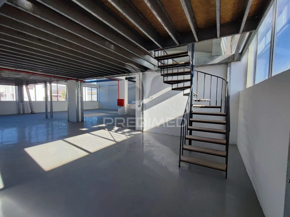 Armazém para Arrendamento em Sacavém e Prior Velho Foto 9