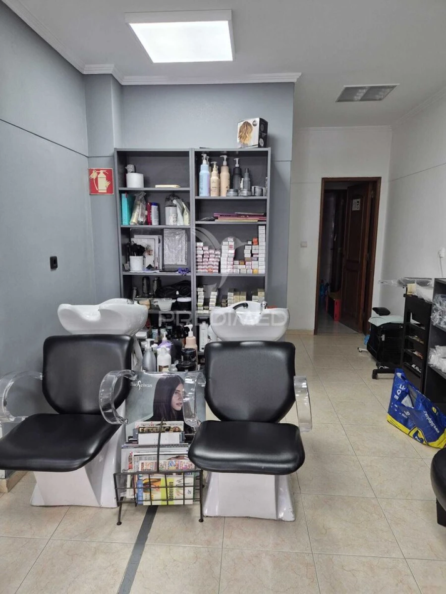 Loja para Venda em Massamá e Monte Abraão Foto 8