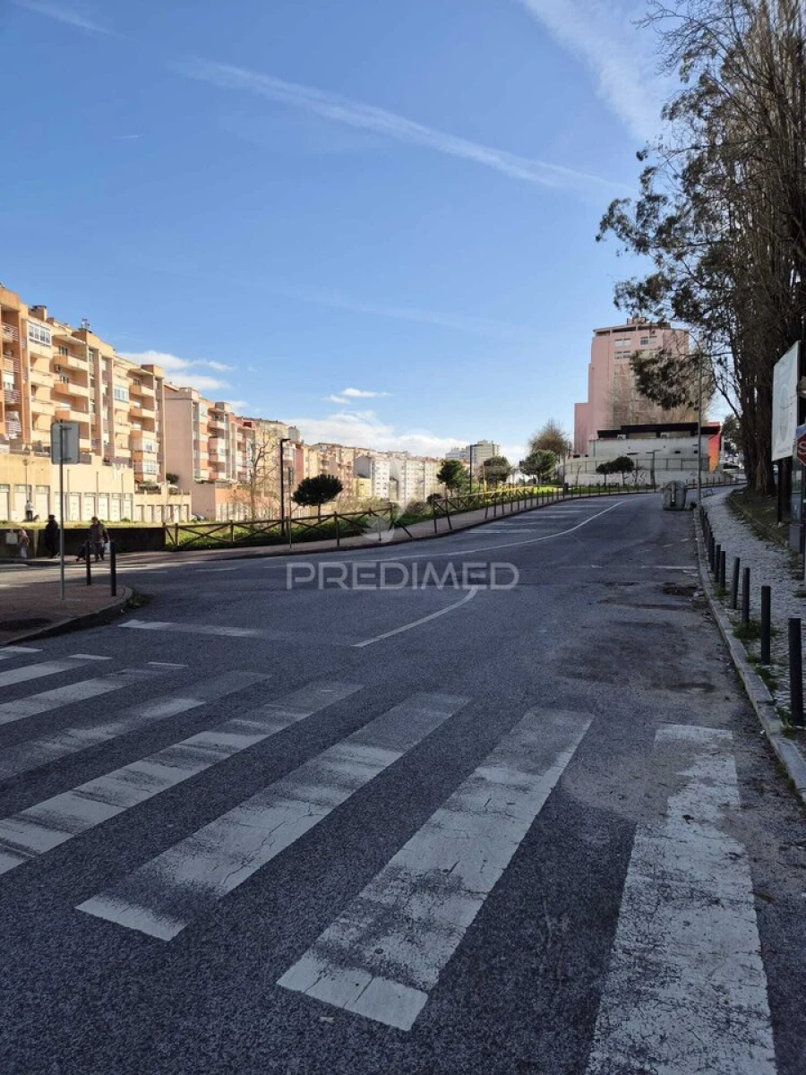 Loja para Venda em Massamá e Monte Abraão Foto 15