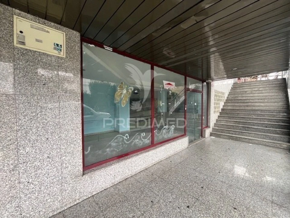 Loja para Venda em Candoso Santiago e Mascotelos Foto 1