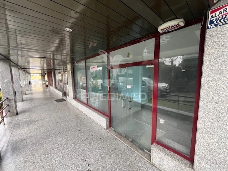 Loja para Venda em Candoso Santiago e Mascotelos Foto 2