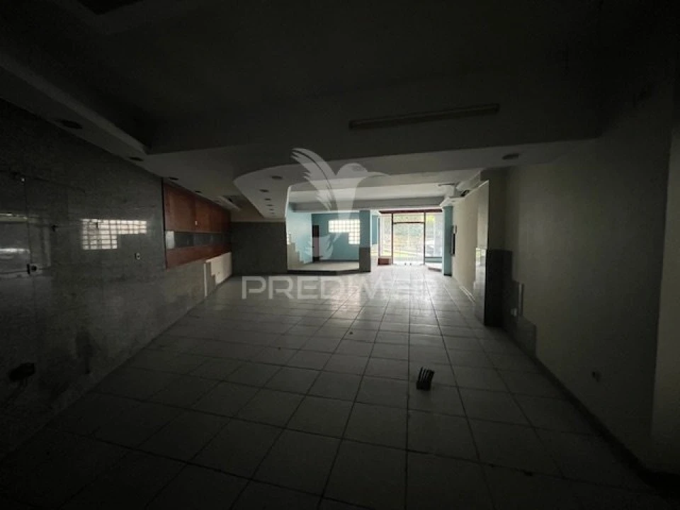 Loja para Venda em Candoso Santiago e Mascotelos Foto 9