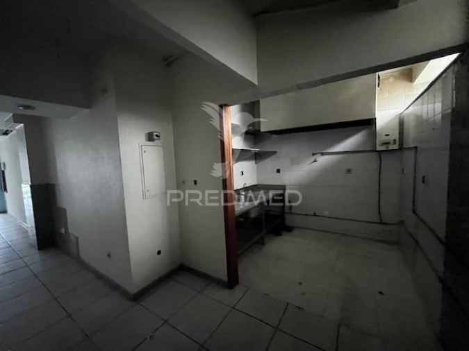 Loja para Venda em Candoso Santiago e Mascotelos Foto 8