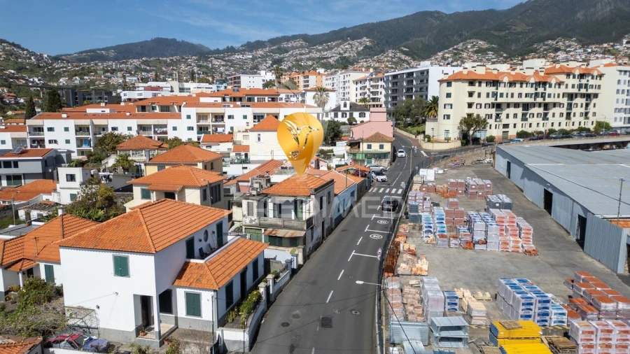 Moradia T4 para Venda em Funchal (São Pedro) Foto 8