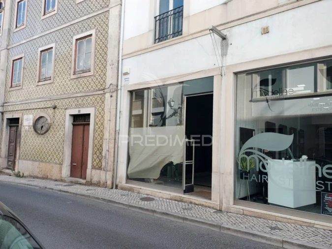 Loja para Venda em Torres Novas (Santa Maria, Salvador e Santiago)