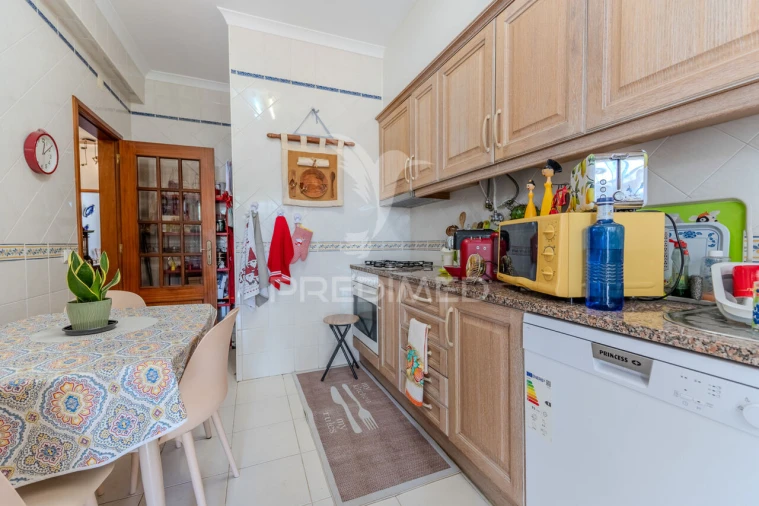 Apartamento T3 para Venda em Estômbar e Parchal Foto 12