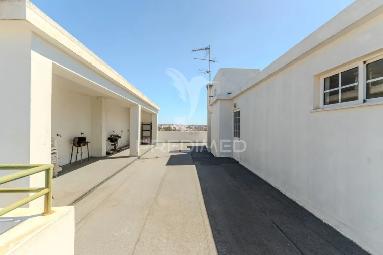 Apartamento T3 para Venda em Estômbar e Parchal Foto 25